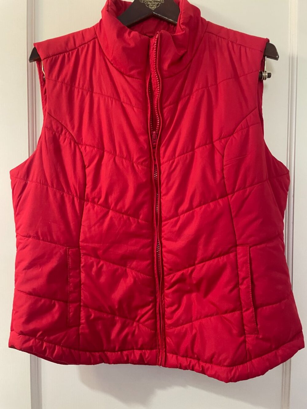 Aeropostale Boys Red quilted vest Size XL - Picture 2 of 6